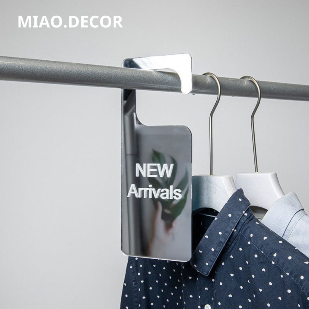 Thẻ treo quần áo NHẬP NEW ARRIVALS , SALE tag treo trong suốt nhựa mika đọc lạ