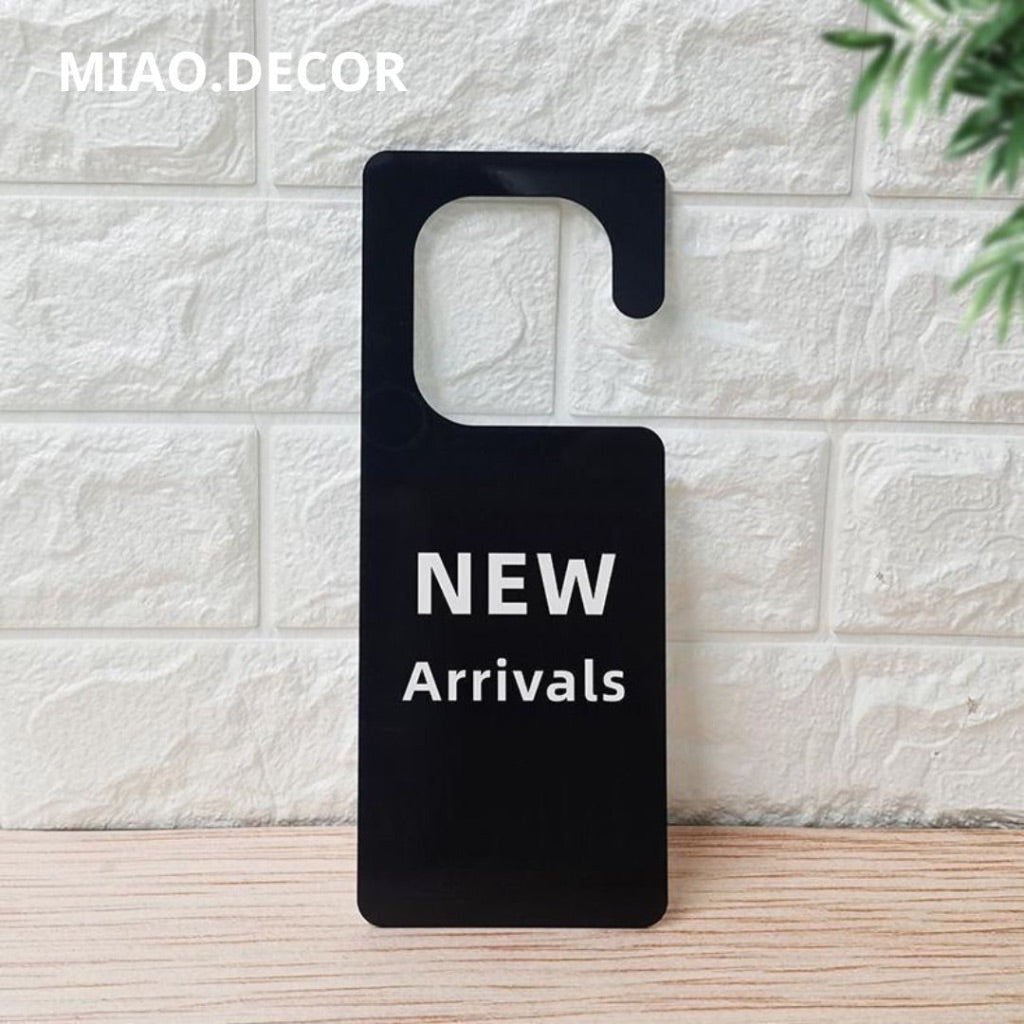 Thẻ treo quần áo NHẬP NEW ARRIVALS , SALE tag treo trong suốt nhựa mika đọc lạ