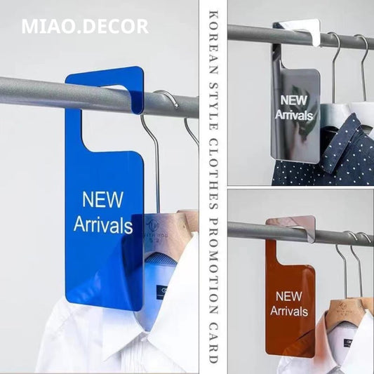 Thẻ treo quần áo NHẬP NEW ARRIVALS , SALE tag treo trong suốt nhựa mika đọc lạ
